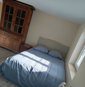 2 bedrooms, iron/ironing board, free WiFi, bed sheets - Quiet apartment in Raismes, free parking and wifi. Spa sauna at extra charge (Raismes)