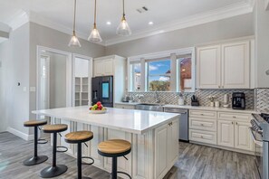 Mikrowelle, Ofen, Herdplatte, Geschirrspüler