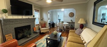 Charming 2-bedroom Bungalow - Close to Everything!