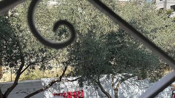 8 Schlafzimmer, Schreibtisch, laptopgeeigneter Arbeitsplatz