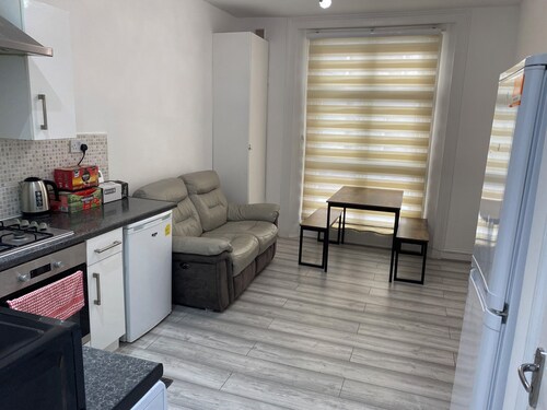 Flat next to Westfield shopping centre 