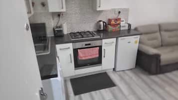 KĂŒhlschrank, Mikrowelle, Ofen, Herdplatte