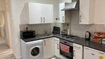 KĂŒhlschrank, Mikrowelle, Ofen, Herdplatte