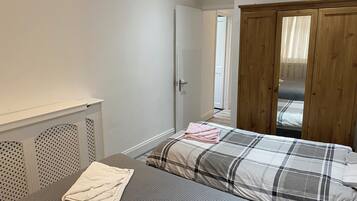 1 chambre, fer et planche Ă repasser, Wi-Fi, draps fournis