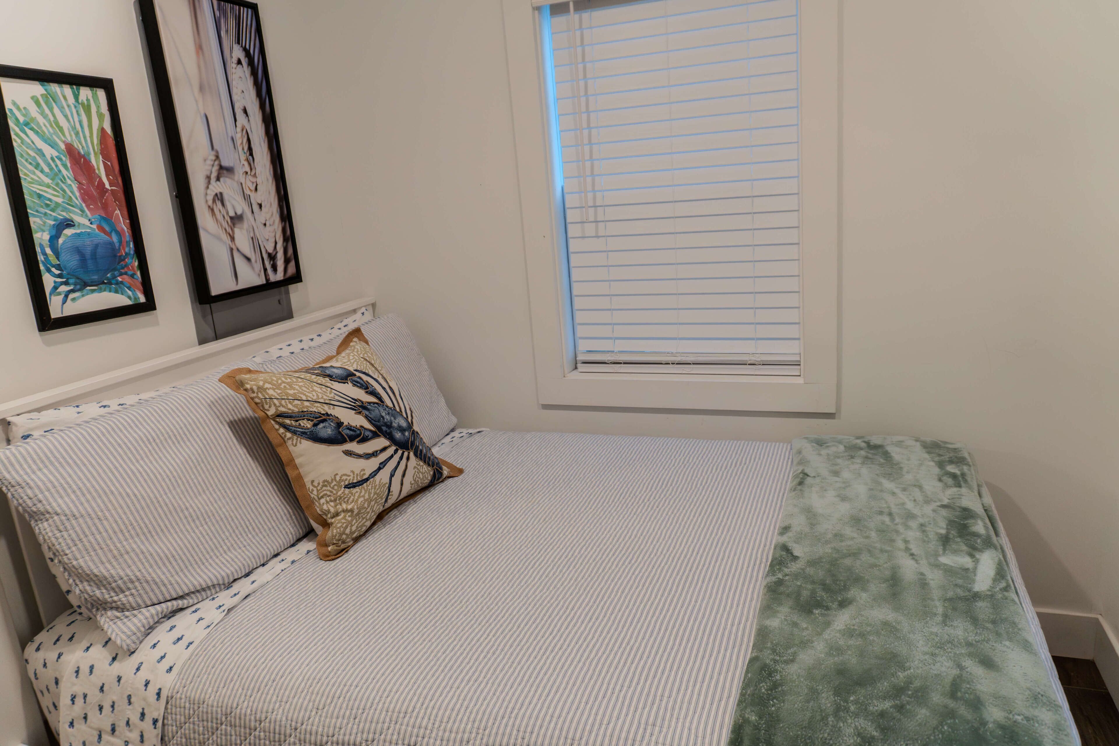 2 bedrooms, travel cot, free WiFi, bed sheets