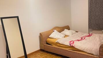 1 bedroom, bed sheets