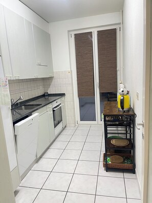 Micro-ondes, four, plaque de cuisson, lave-vaisselle