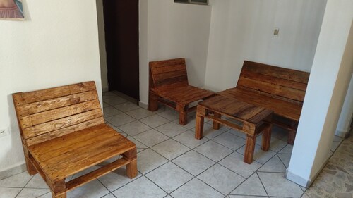 Cozy house in tranquil La Paz with AC, WiFi, boiler, full kitchen, 2 friedge, 