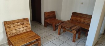 Cozy house in tranquil La Paz with AC, WiFi, boiler, full kitchen, 2 friedge,