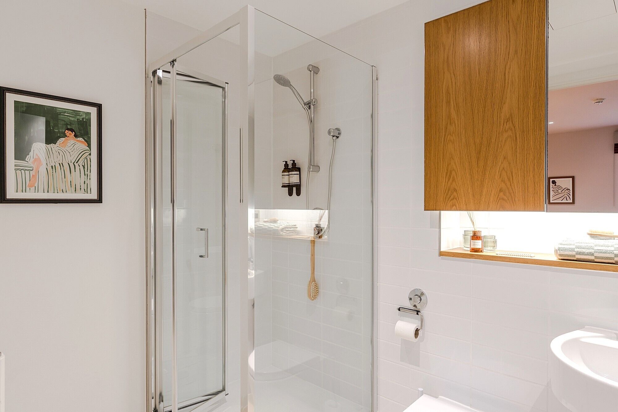 Superior-Apartment, Balkon, Stadtblick | Badezimmer | Umweltfreundliche Kosmetikartikel, Haartrockner, Handtücher, Seife