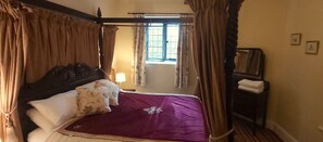 2 bedrooms, iron/ironing board, travel cot, free WiFi