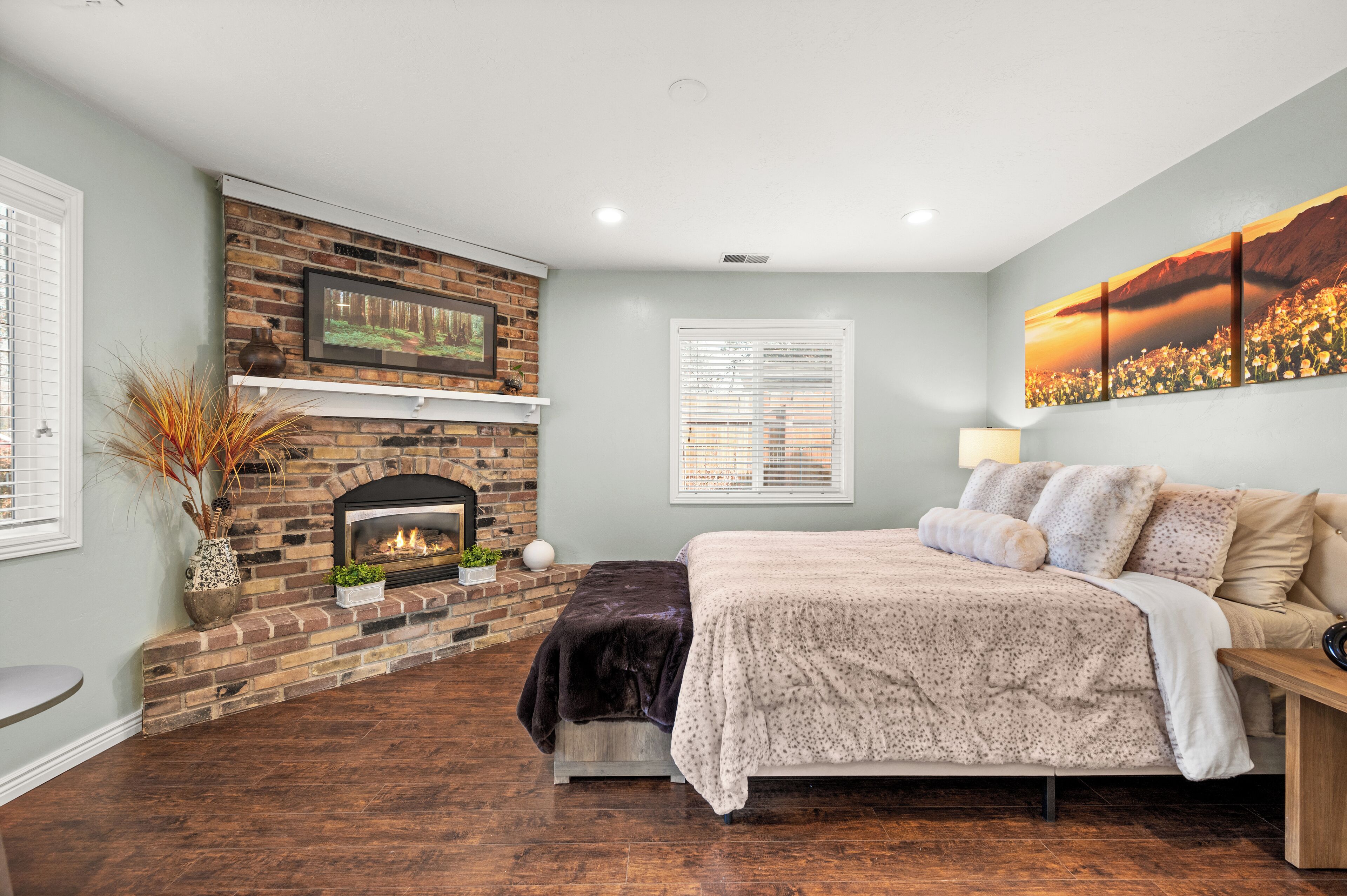 4 bedrooms, iron/ironing board, travel crib, free WiFi