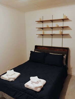 2 habitaciones, escritorio, tabla de planchar con plancha y wifi gratis