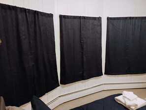 2 habitaciones, escritorio, tabla de planchar con plancha y wifi gratis