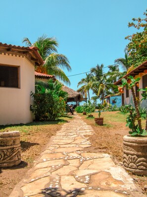 المنطقة المحيطة بالمنشأة