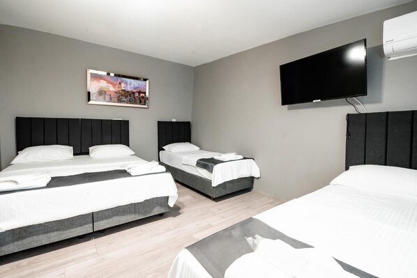 خزنة داخل الغرفة ومكواة/لوح كي وواي فاي مجانًا