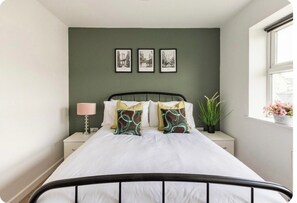 4 habitaciones, tabla de planchar con plancha, wifi y ropa de cama 