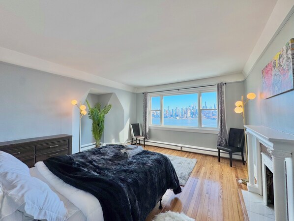 4 bedrooms, desk, iron/ironing board, free WiFi