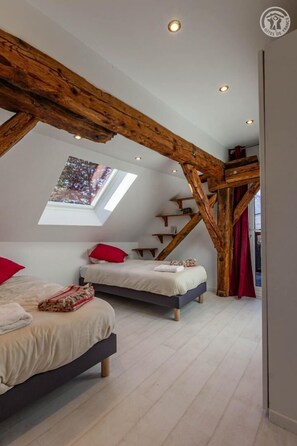 4 slaapkamers, een strijkplank/strijkijzer, reisbedje, gratis wifi