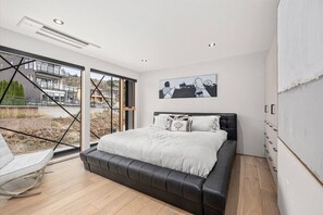 3 quartos, ferros/tábuas de passar roupa, Wi-Fi, roupa de cama