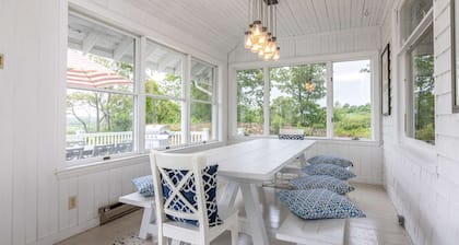 Walk the beach or watch the tides from "Boatyard". 6 bedrooms, AC, waterfront!
