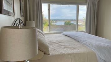 6 makuuhuonetta, työpöytä, Wi-Fi, vuodevaatteet