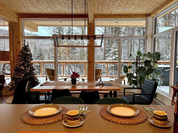 Dining - SKI Mountains 20 min | Hot tub • Fireplace • Trail (Saint-Adolphe-d`Howard)