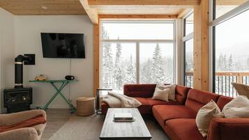 TV, peis og stereoanlegg