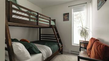 3 bedrooms, travel crib, WiFi, bed sheets