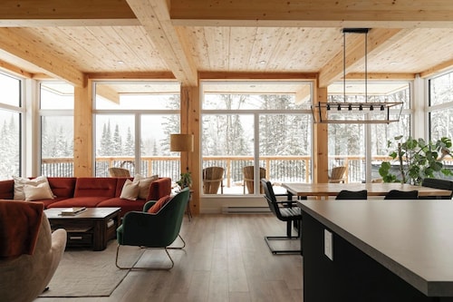 Luxe Mountain Escape | Hot Tub • Fireplace • Cozy