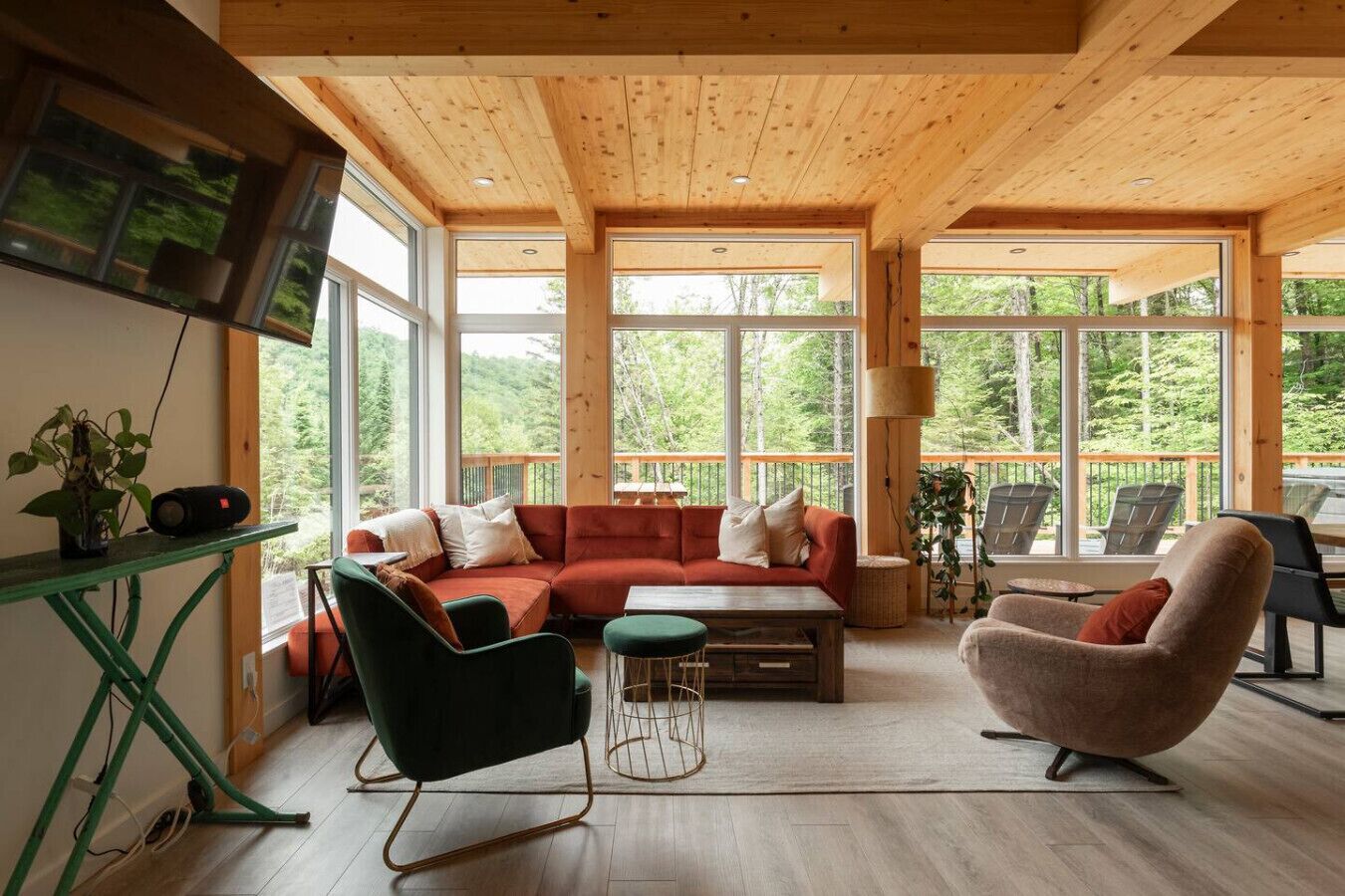 TV, fireplace, stereo