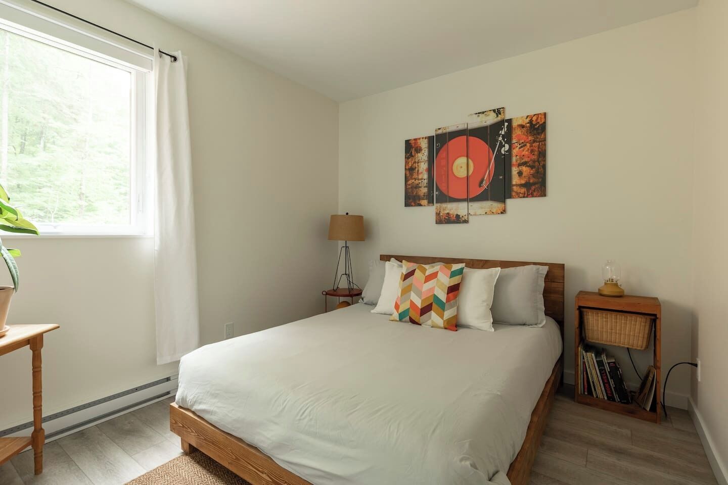 Travel crib, WiFi, bed sheets