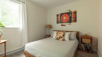 Travel crib, WiFi, bed sheets