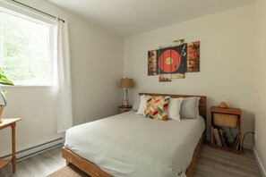 Cuna de viaje, wifi, ropa de cama