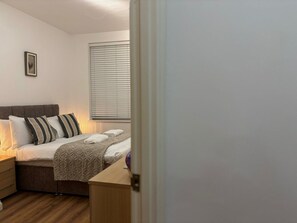 2 habitaciones, tabla de planchar con plancha y wifi gratis 