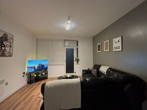 Smart TV - Cosy City Centre Apartment With Parking (Birmingham)