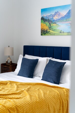 1 slaapkamer, een bureau, een strijkplank/strijkijzer, wifi