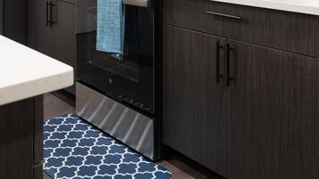 Refrigerador, microondas, parrilla de estufa y lavavajillas