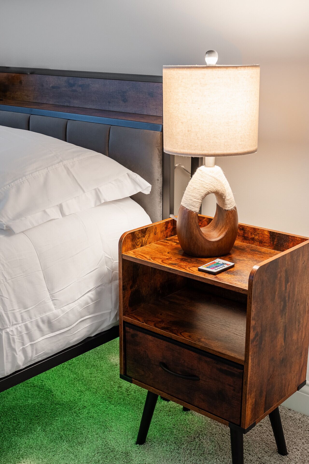 2 habitaciones, escritorio, tabla de planchar con plancha y wifi gratis 