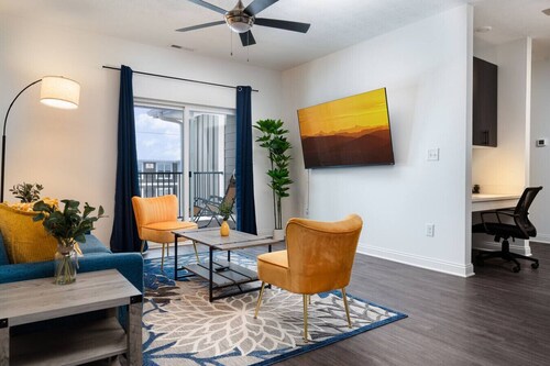 20 mins DT | Sleeps 9 | Sunrise Glow Spacious Gym