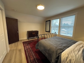 1 bedroom, desk, iron/ironing board, WiFi