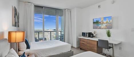 5 habitaciones, tabla de planchar con plancha, wifi y ropa de cama