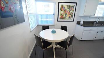 Elite Room | Private kitchen | Fridge, microwave, toaster