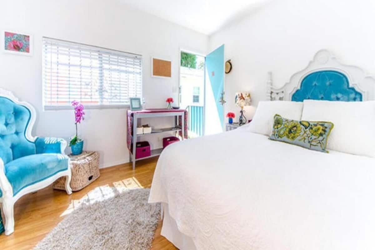 Estudio clásico | Decoración personalizada, muebles diferentes y escritorio