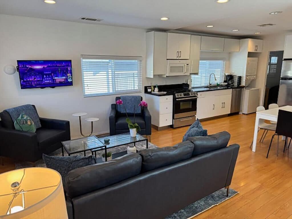 Club Double Room | Living area | 50-cm Smart TV with digital channels