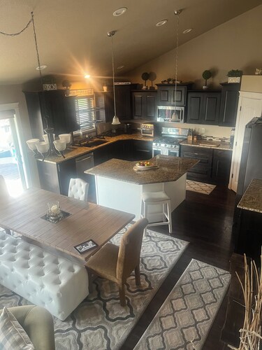 3 Bedroom 3 bath main level Home with Hot Tub