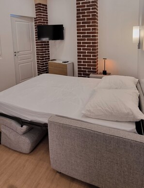 1 bedroom, free WiFi, bed sheets