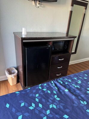 Deluxe Single Room | Iron/ironing board, free WiFi - La Cienega Motel (Los Angeles)