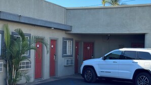 Exterior - La Cienega Motel (Los Angeles)