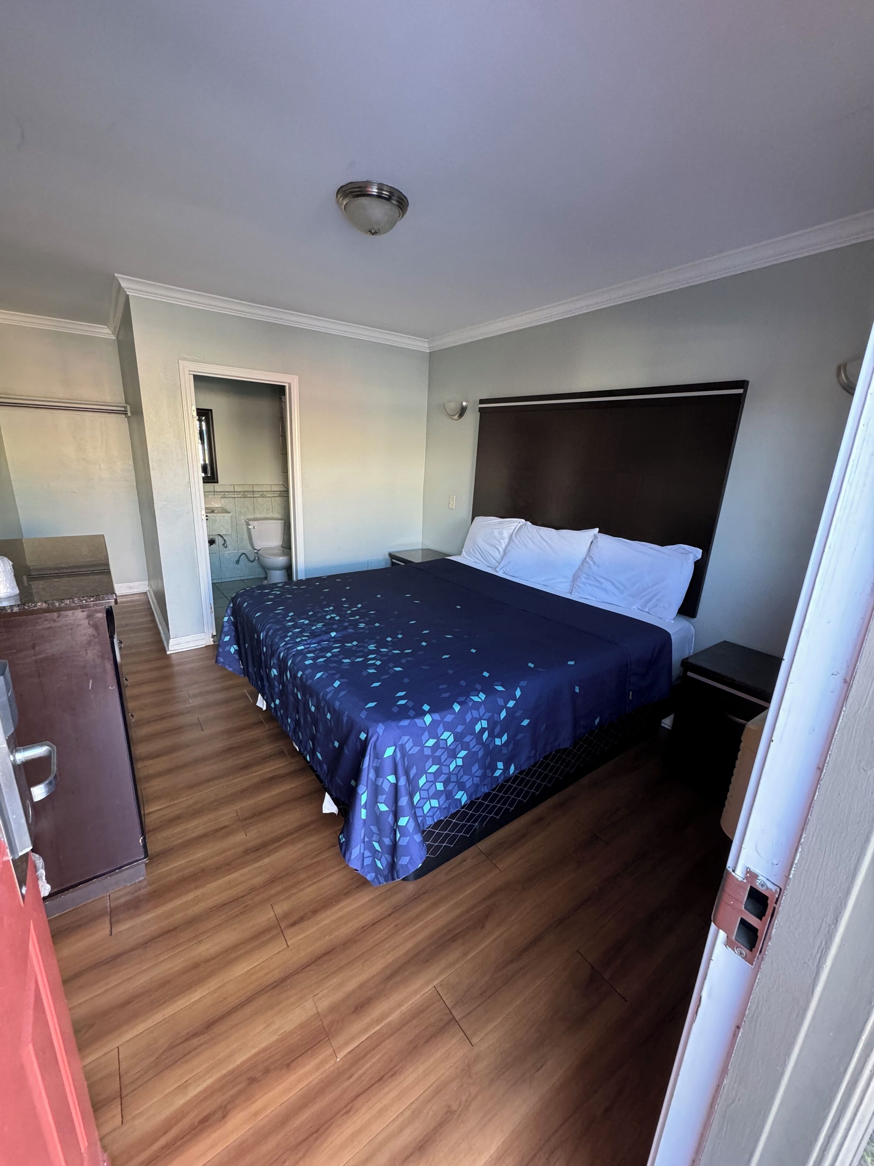 Deluxe Single Room | Iron/ironing board, free WiFi